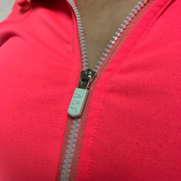 A&F Active Pullover. M. Hot Pink. - Picture 3 of 8